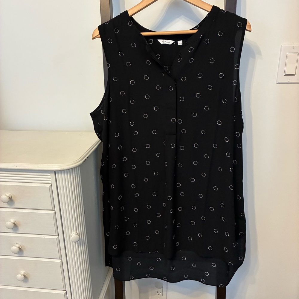 Reitmans XXL Black Sleeveless Top with Circle Pattern. Dressy & flattering